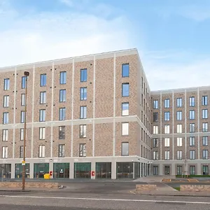 Bright Modern And Private Bedrooms With Shared Kitchen At Straits Meadow Near Centre Apartment