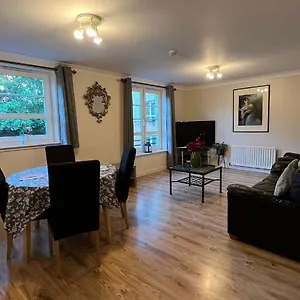 Centre - Powderhall Modern Spacious 2 Bedroom With Free Parking Apartment