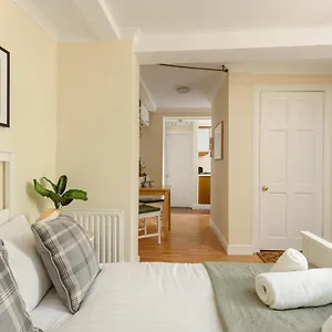 Cosy Dean Village Apartment