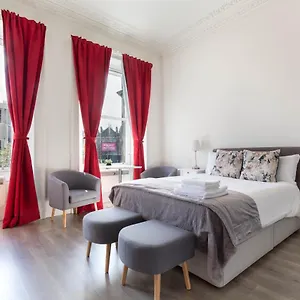 Modern In Prime Location Apartment