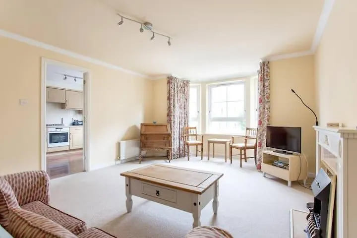 Dicksonfield - Modern 2 Bed, 2 Bath Apartment Close To City Centre Edinburgh