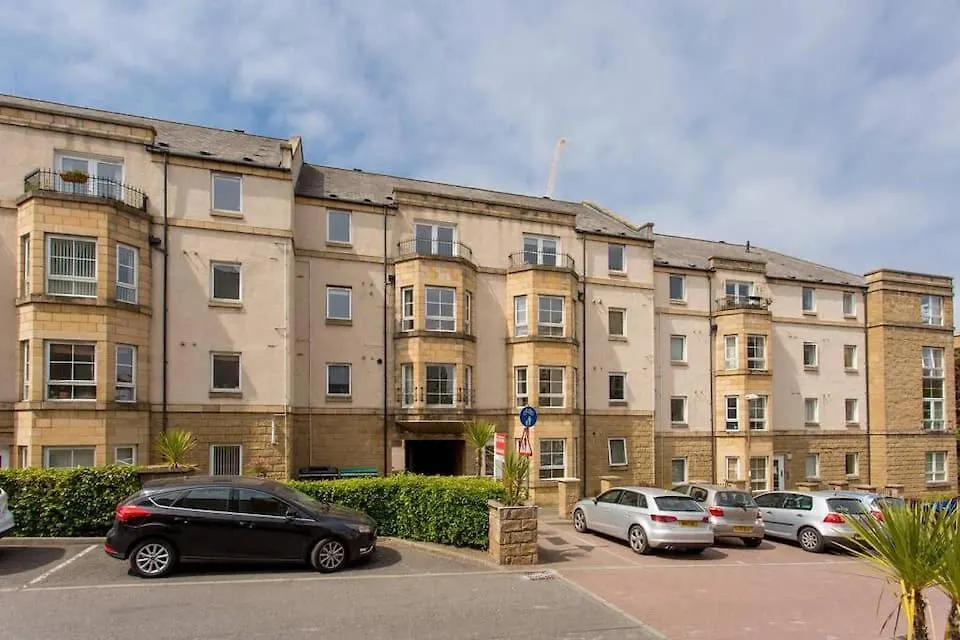 Dicksonfield - Modern 2 Bed, 2 Bath Apartment Close To City Centre Edinburgh
